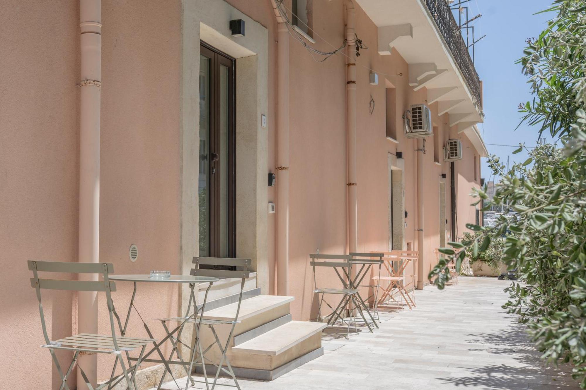 Eos - Elegants Apartments & Suites シラクーサ エクステリア 写真